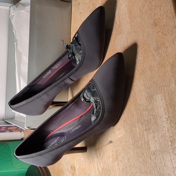 Rockport total motion heels 9.5 wide - Picture 2 of 9